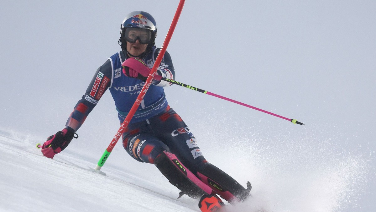 ONLINE: Slalom žien v stredisku Kranjska Gora dnes, Svetový pohár LIVE - 2. kolo. Vedú spoločne Wendy Holdenerová a Zrinka Ljutičová.