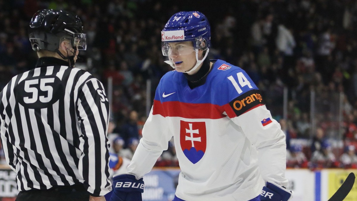 Miroslav Šatan mladší počas zápasu Slovensko - Česko na MS v hokeji do 20 rokov 2025. 