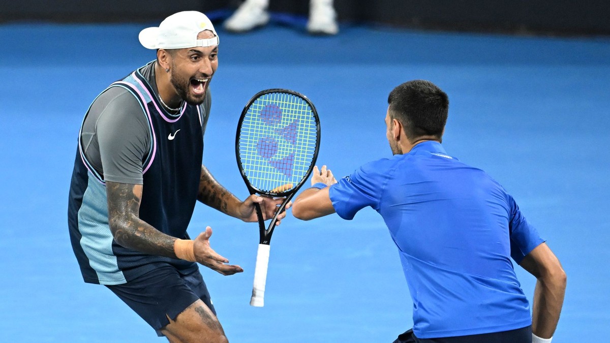 Nick Kyrgios (vľavo) a Novak Djokovič.