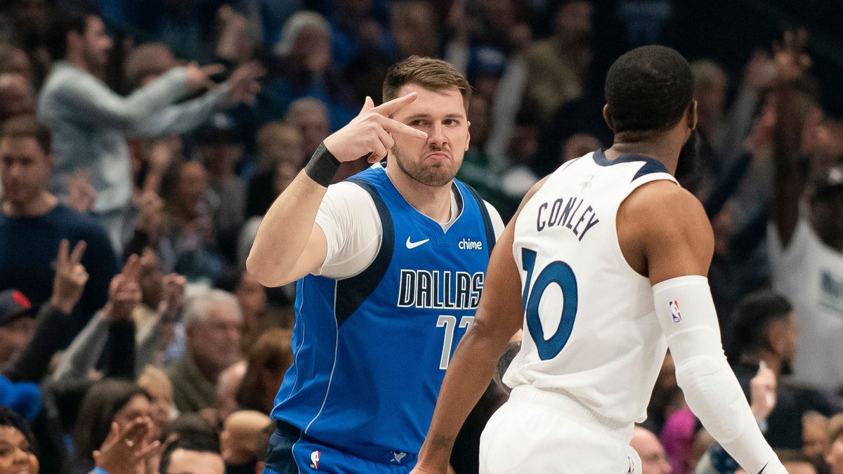 Slovinský basketbalista Luka Dončič v drese Dallasu.