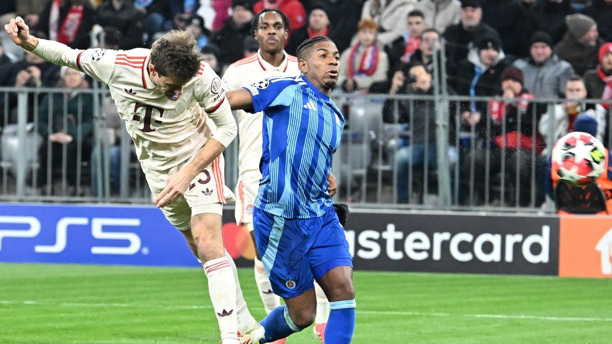 Thomas Müller strieľa úvodný gól zápasu Ligy majstrov Bayern Mníchov - Slovan Bratislava. 