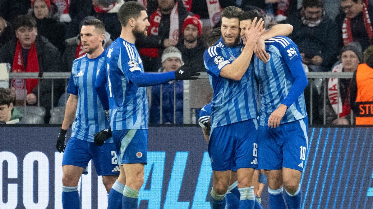 Marko Tolič (vpravo) oslavuje gól do siete Bayernu Mníchov.