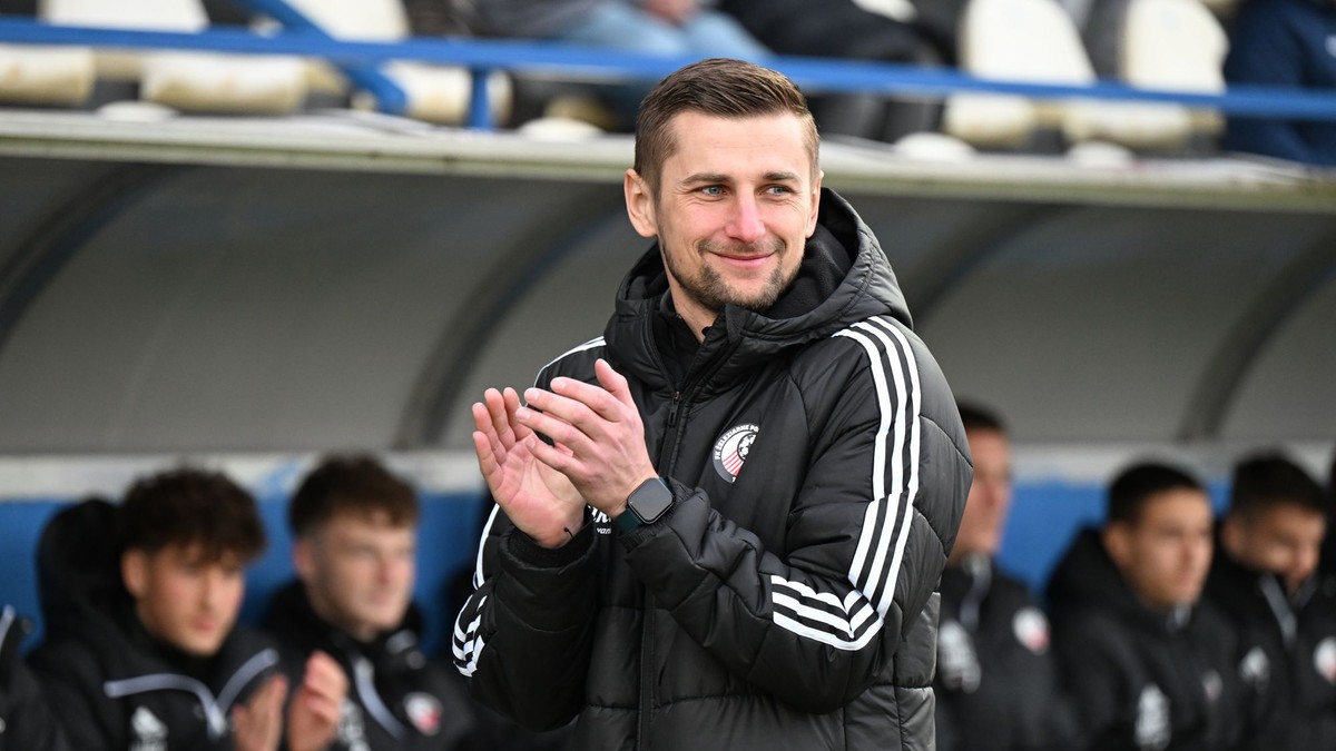 Tréner FK Železiarne Podbrezová Štefan Markulík.