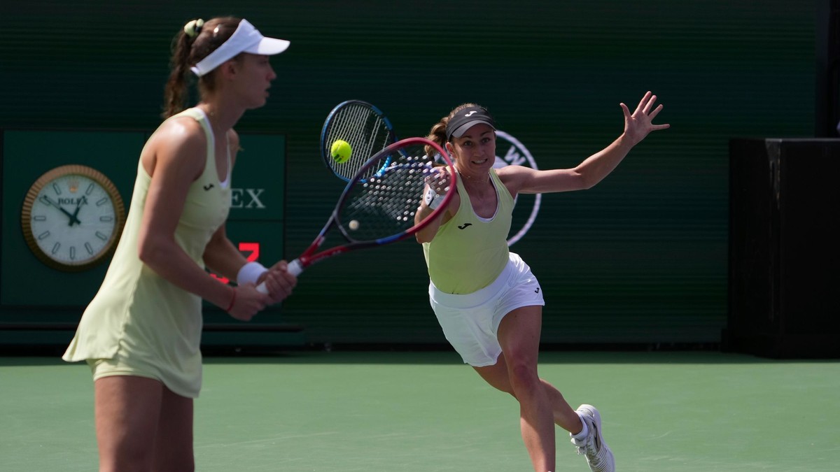 Tereza Mihalíková (vľavo) a Olivia Nichollsová