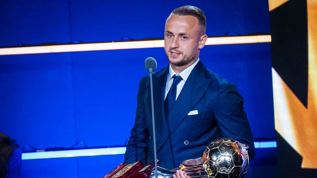 Na snímke víťaz ankety Futbalista roka 2024 Stanislav Lobotka počas odovzdávania ocenení na galavečeri, 17. marca 2025 v Bratislave. 