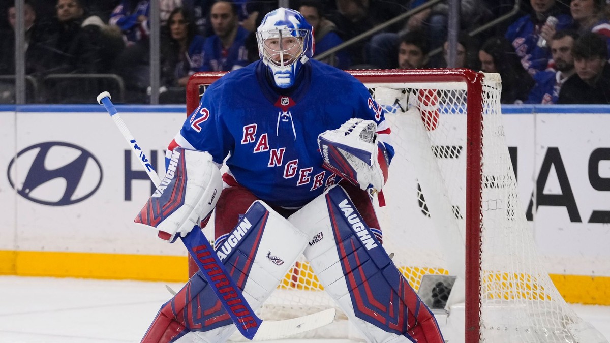 Jonathan Quick v bránke New York Rangers.