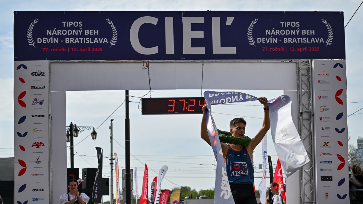 Na snímke víťaz 77. TIPOS ročníka Národného behu Devín - Bratislava.