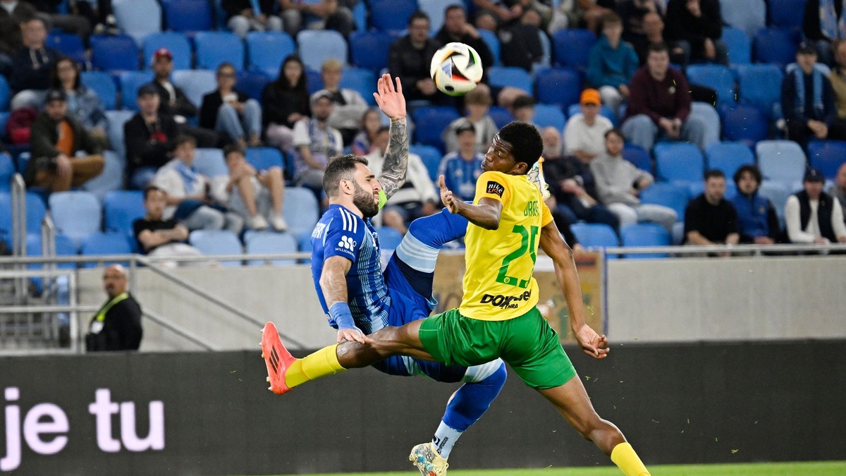 Fotka zo zápasu MŠK Žilina - ŠK Slovan Bratislava.