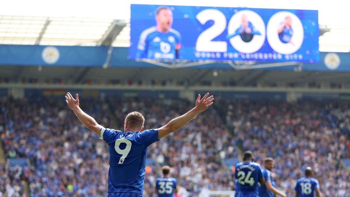 Jamie Vardy oslavuje gól do siete Ipswichu Town.