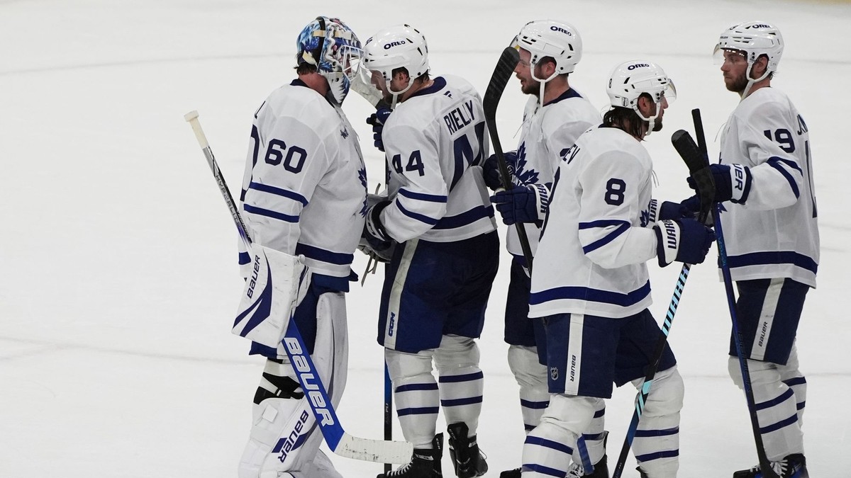 Radosť hráčov Toronto Maple Leafs. 