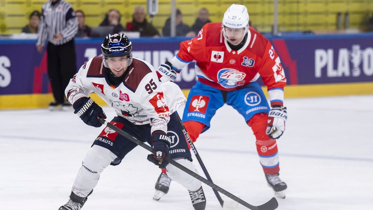 Fotka zo zápasu Ligy majstrov ZSC Lions Zurich - Eisbearen Berlin.