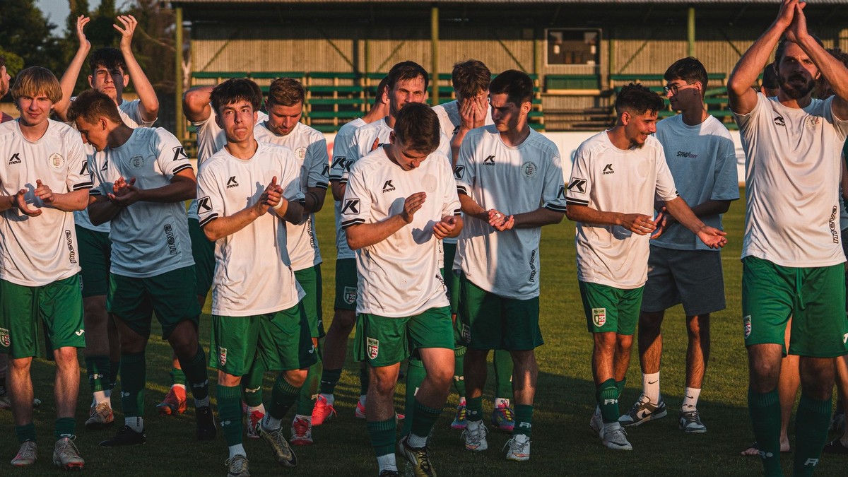 Pozápasová ďakovačka futbalistov Tvrdošoviec.