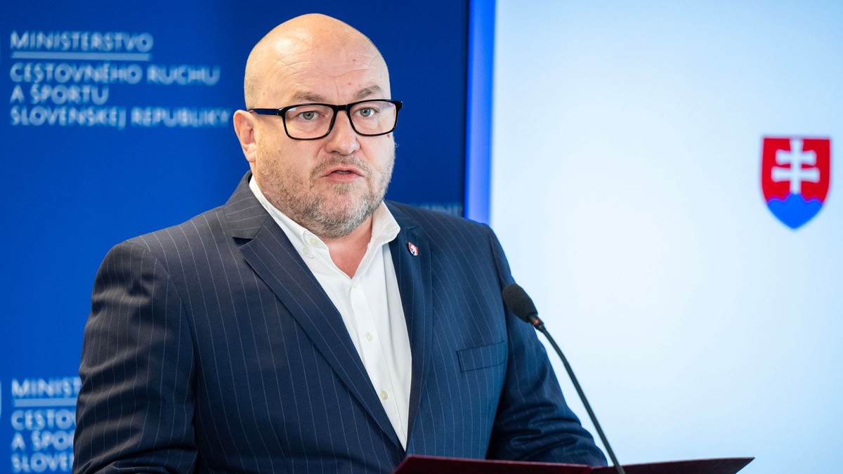 Minister cestovného ruchu a športu SR Rudolf Huliak.