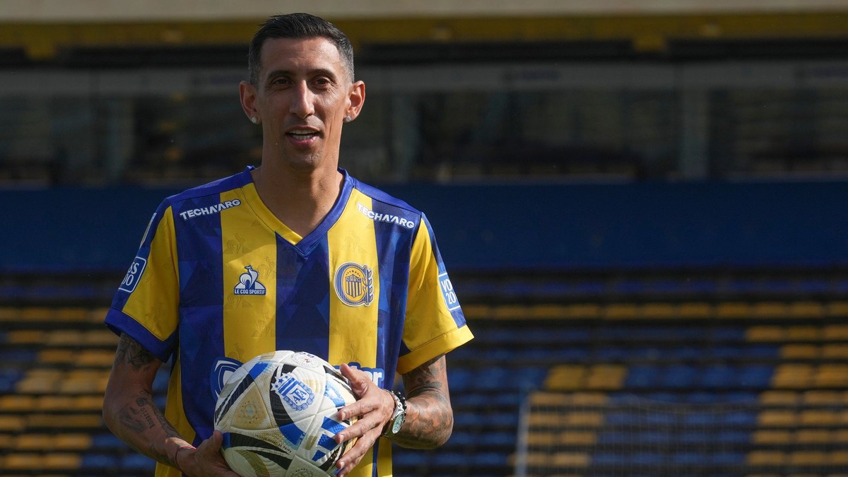 Ángel Di María s dresom Rosario Central po návrate do Argentíny.