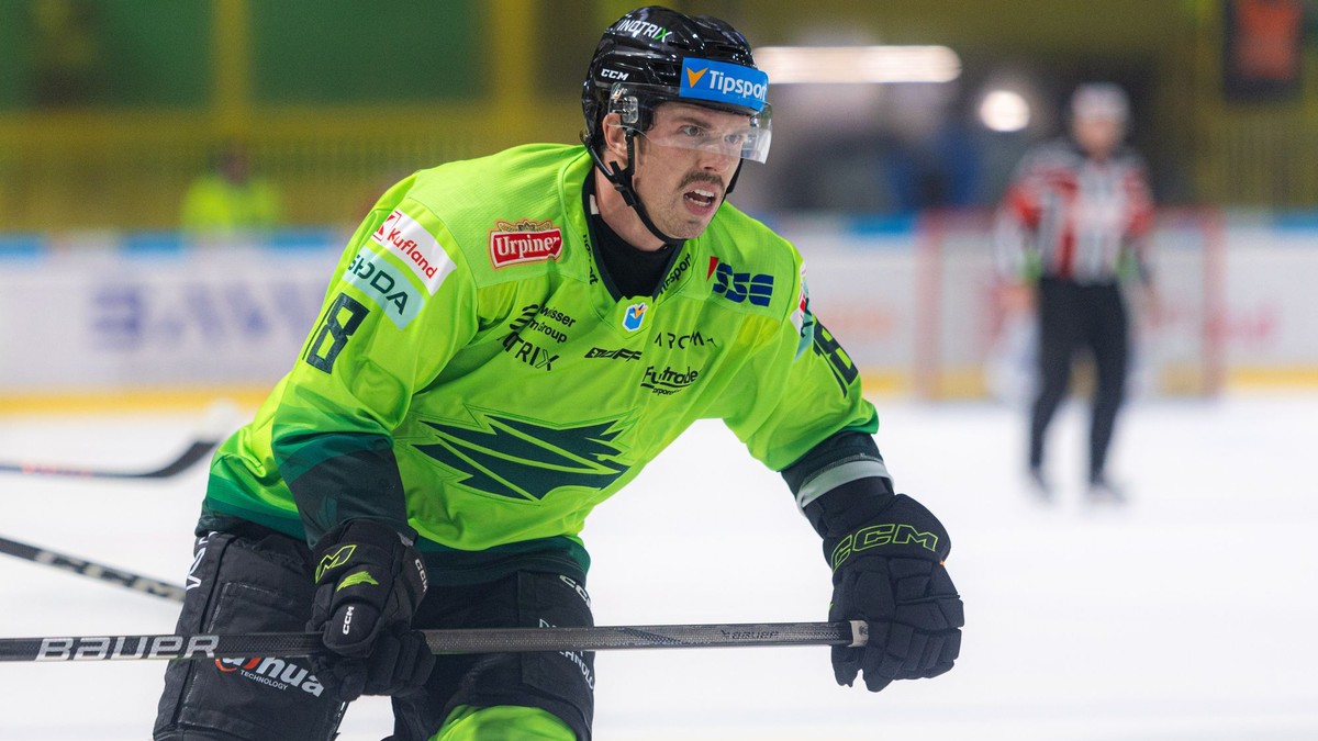 Scott Kosmachuk v zápase 1. kola hokejovej Tipos extraligy Vlci Žilina - HK Nitra.