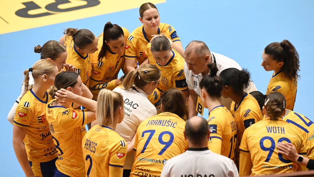 Hráčky a realizačný tím DAC