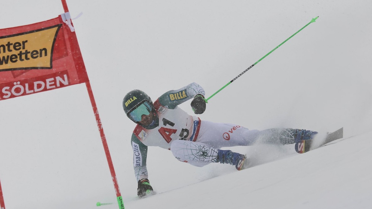 Andreas Zampa počas prvého kola obrovského slalomu v Söldene.