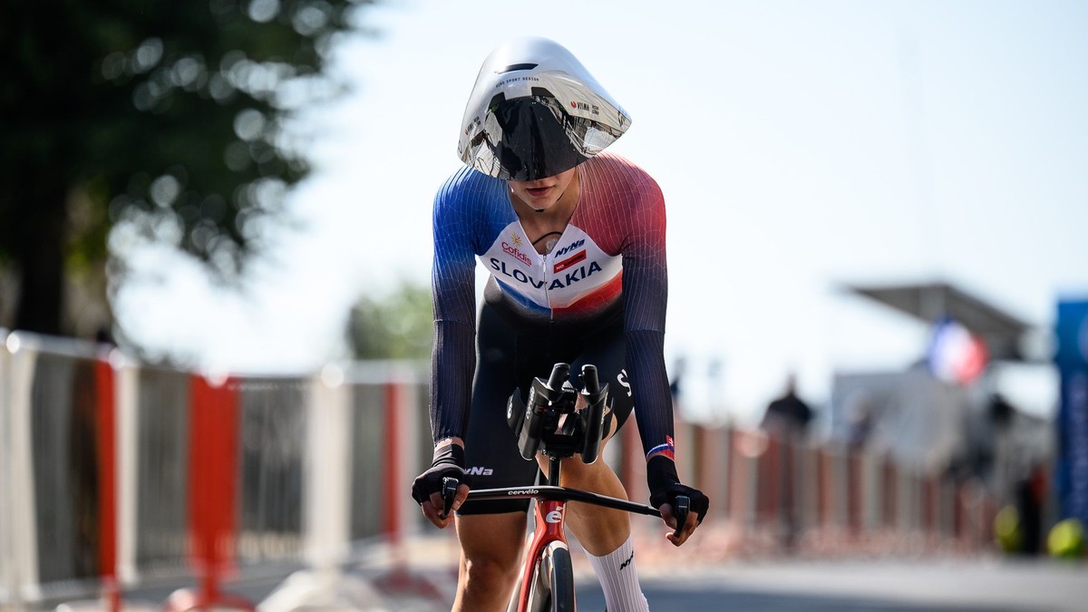 Slovenská cyklistka Viktória Chladoňová v časovke žien do 23 rokov na ME 2025.