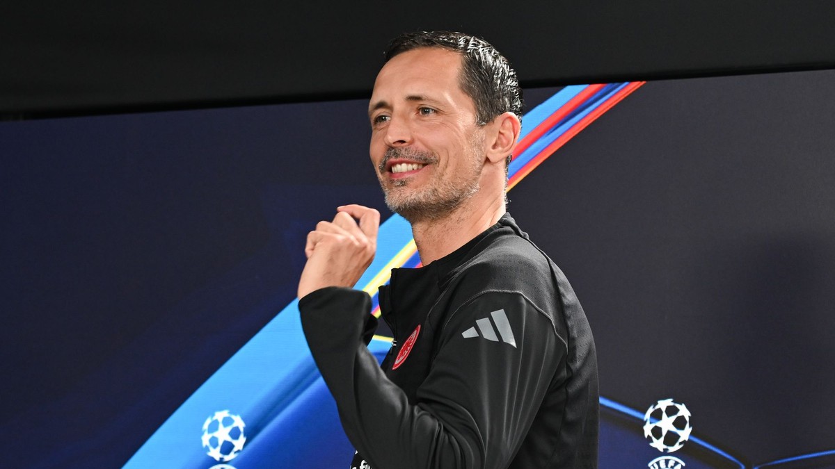 Tréner Frankfurtu Dino Toppmöller.