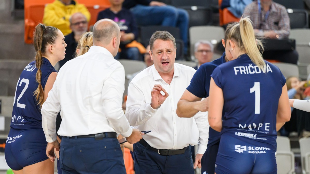 Tréner VK Slovan Bratislava Pavel Bernáth.