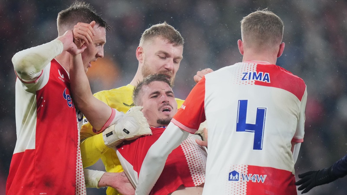 Slavia Praha oslavuje gól. 