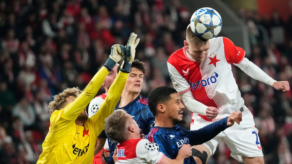 Momentka zo zápasu Ligy majstrov medzi Slaviou Praha a Arsenalom.