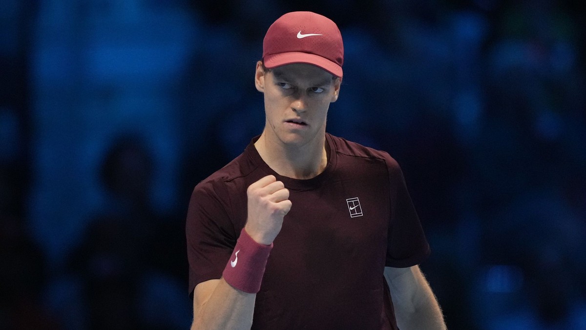 Jannik Sinner sa teší z víťazstva nad Carlosom Alcarazom.