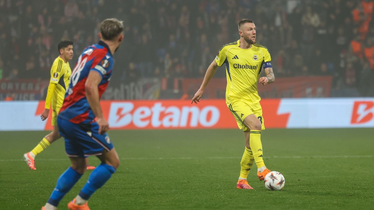 Milan Škriniar počas zápasu Európskej ligy Viktoria Plzeň - Fenerbahce Istanbul.