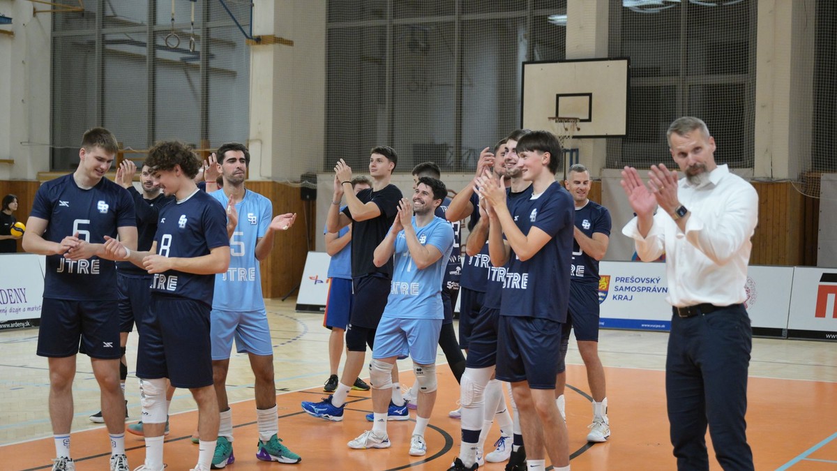 Na snímke hráči Bratislavy sa tešia z víťazstva.