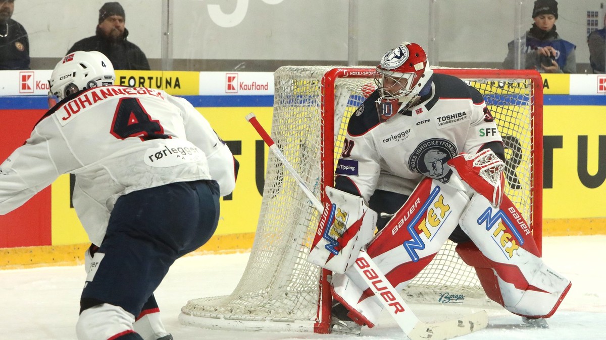 Na snímke brankár Nórska Tobias Normann počas zápasu Vianočného Kaufland Cupu.