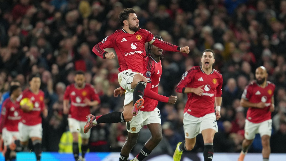 Manchester United oslavuje gól.