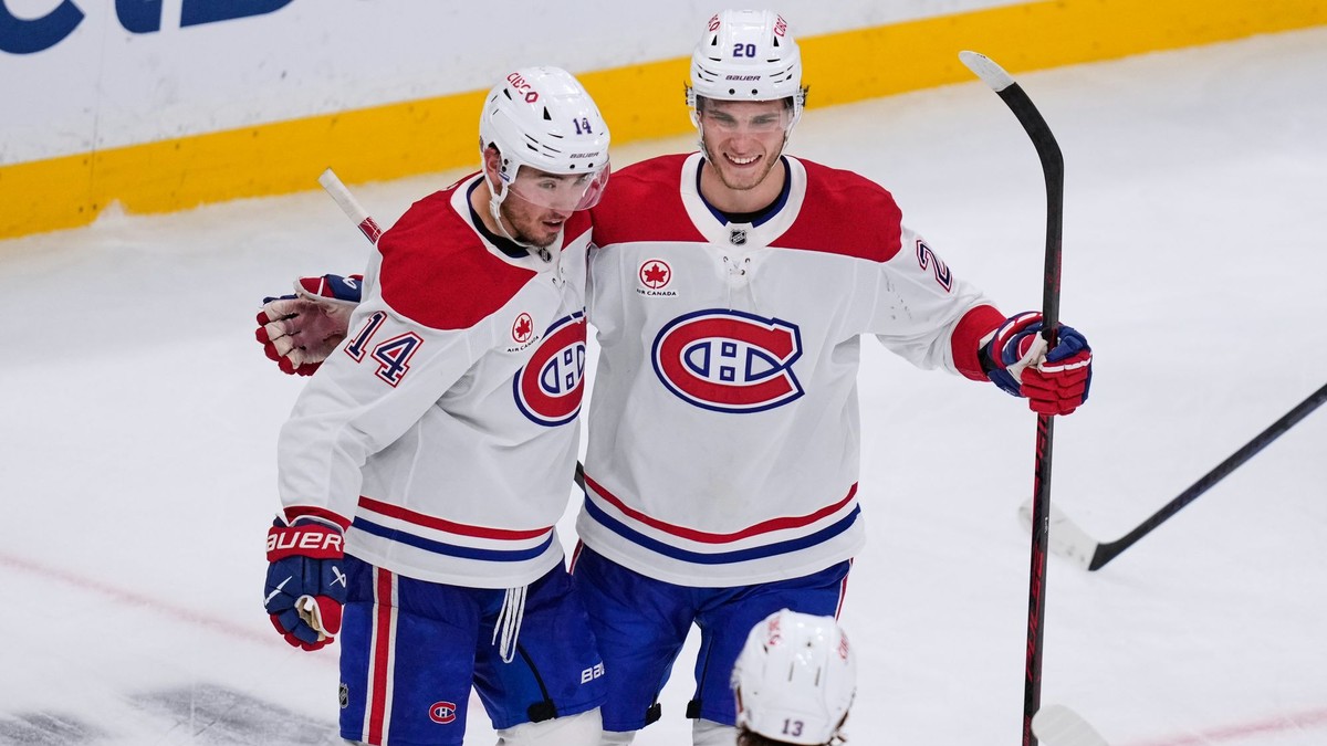 Nick Suzuki (vľavo hore) a Juraj Slafkovský. 