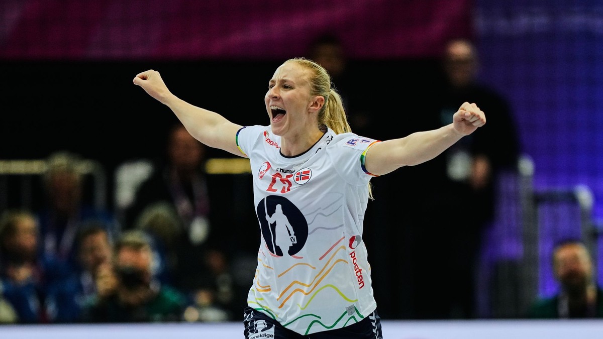 Henny Ella Reistad z Nórska oslavuje po strelení gólu.