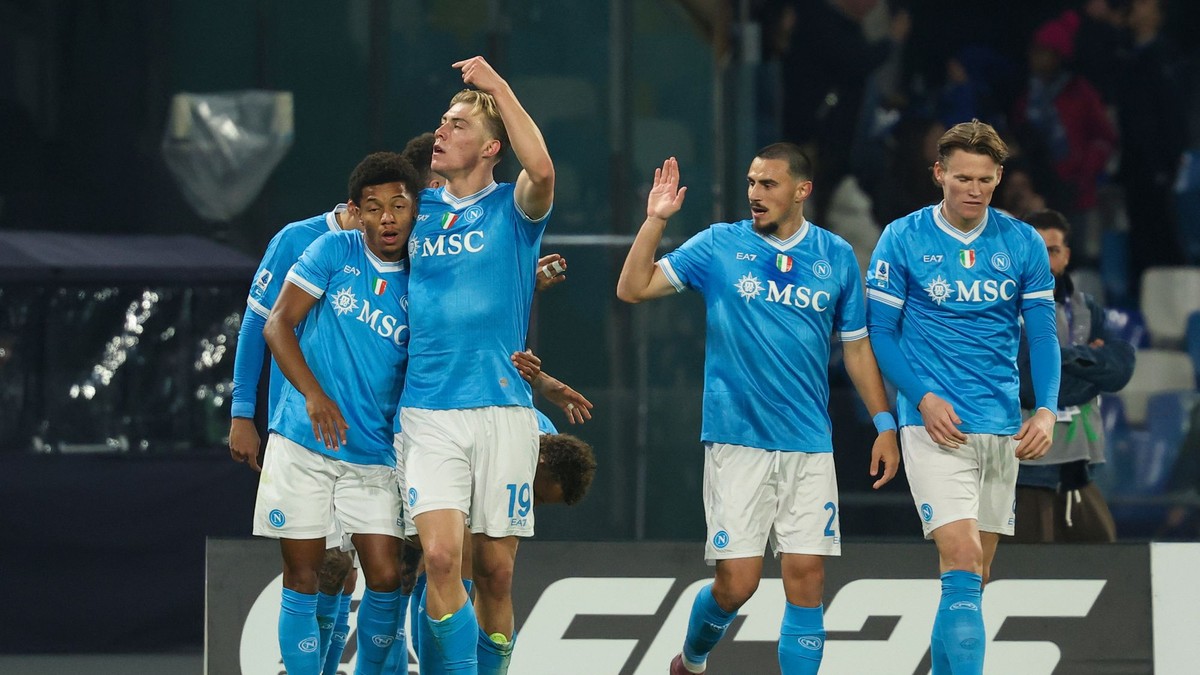 Höjlund v drese Neapola oslavuje po strelení gólu počas zápasu Serie A medzi Neapolom a Juventusom.