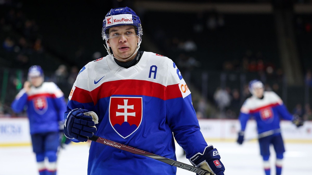 Slovenský hokejista Adam Beluško reaguje po prehre na MS v hokeji do 20 rokov 2026.