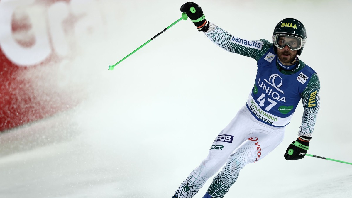 Slovák Andreas Žampa sa teší v cieli 2. kola nočného obrovského slalomu Svetového pohára alpských lyžiarov v rakúskom Schladmingu