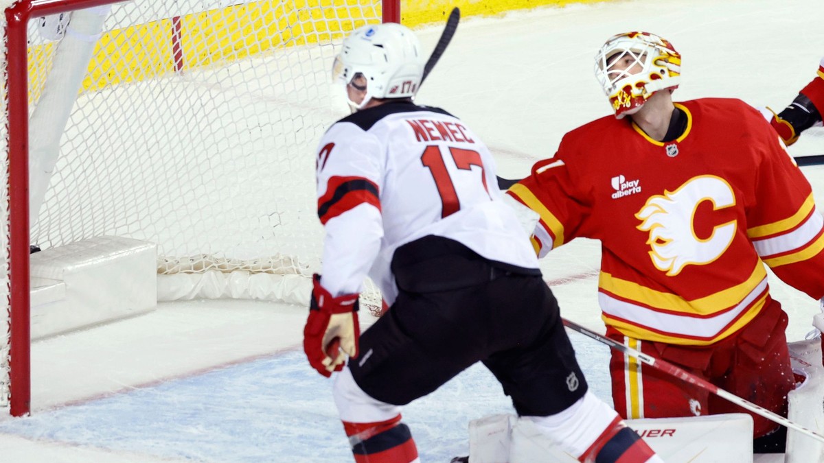 Slovenský obranca Šimon Nemec strieľa víťazný gól.