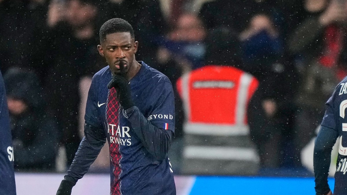 Ousmane Dembélé oslavuje gól.