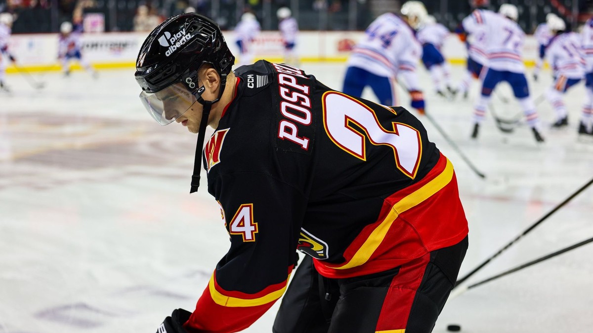 Martin Pospíšil odohral prvý zápas sezóny v drese Calgary Wranglers.