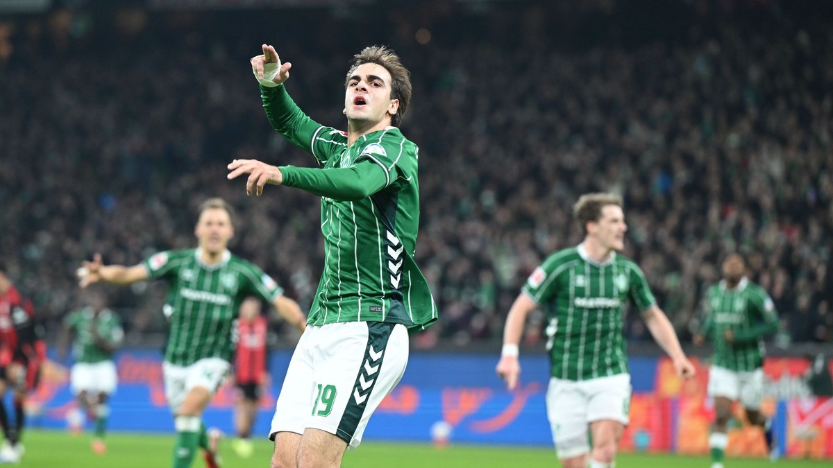 Hráč Werderu Brémy Jovan Miosevič oslavuje gól.