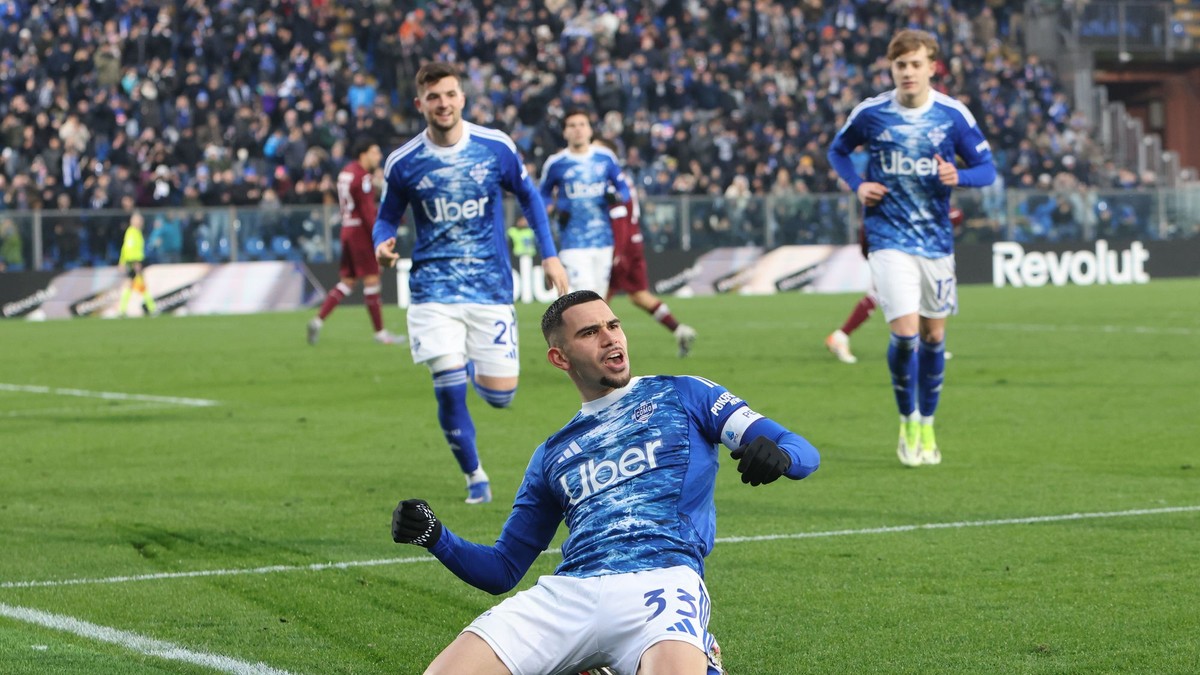 Lucas Da Cunha oslavuje gól do siete FC Turín.