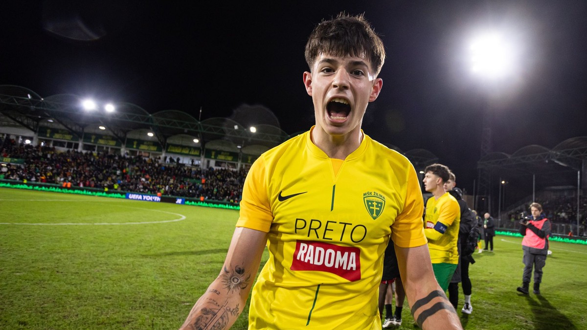 Na snímke hráč Žiliny Tobiáš Pališčák sa raduje z víťazstva po zápase šestnásťfinále.