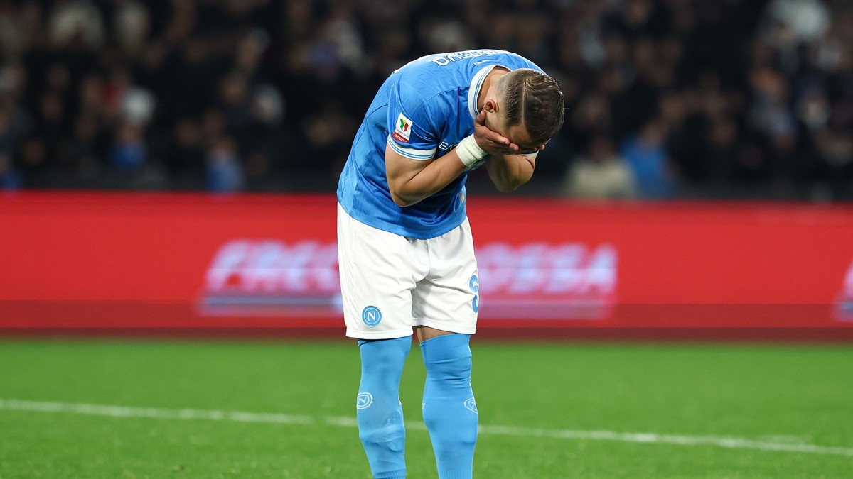 Stanislav Lobotka sa chytá za hlavu po tom, ako nedal proti Como penaltu.