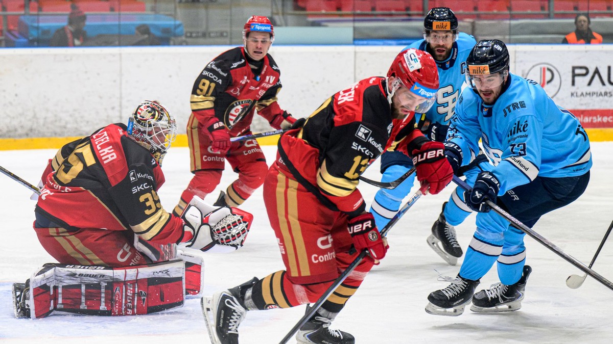 Na snímke vpredu zľava Samuel Vyletelka, Lukáš Hamráček (obaja Prešov), Róbert Varga (Bratislava).