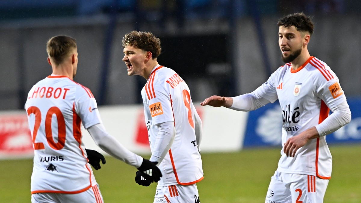 Na snímke zľava Marián Chobota, Ján Murgaš a Alexander Mojžiš (MFK Ružoberok).