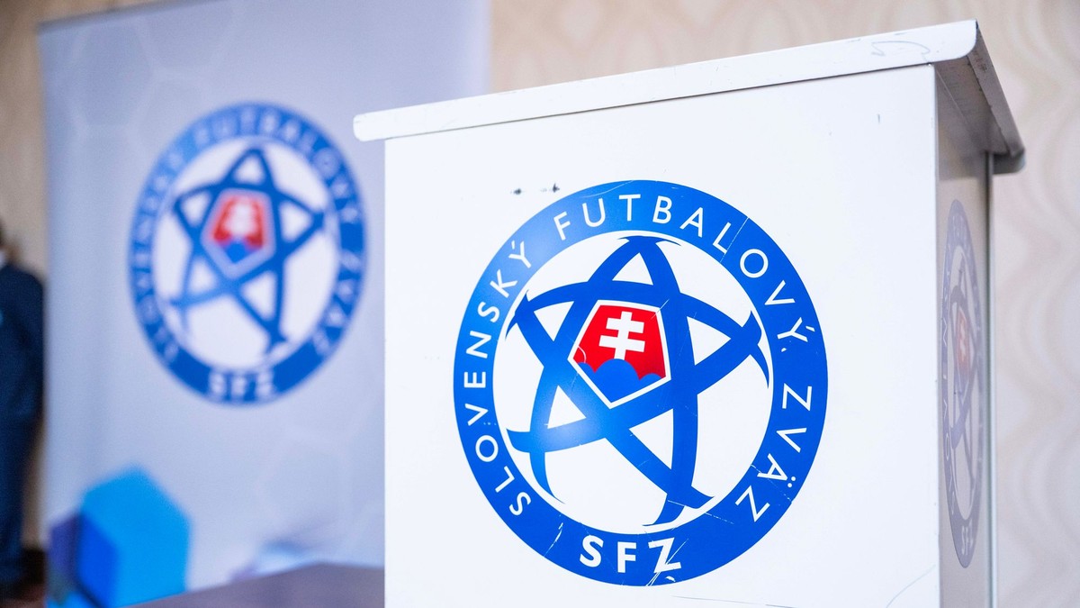 Na snímke volebná urna počas zasadnutia volebnej konferencie Slovenského futbalového zväzu (SFZ).