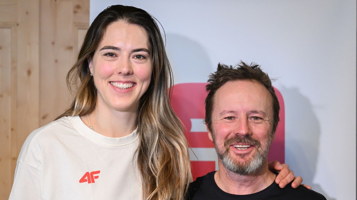 Petra Vlhová a tréner Matej Gemza po brífingu s novinármi počas ZOH 2026.