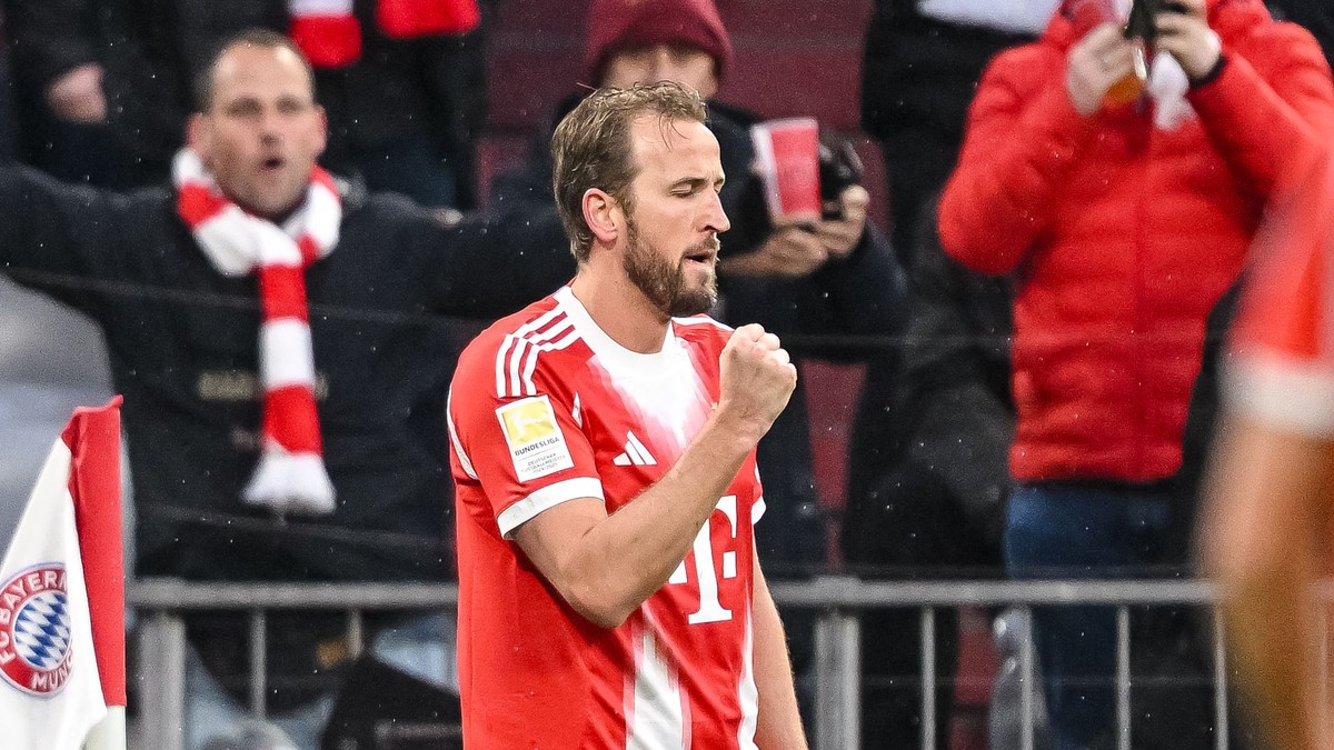 Harry Kane z Bayernu Mníchov oslavuje gól v zápase 23. kola nemeckej Bundesligy.