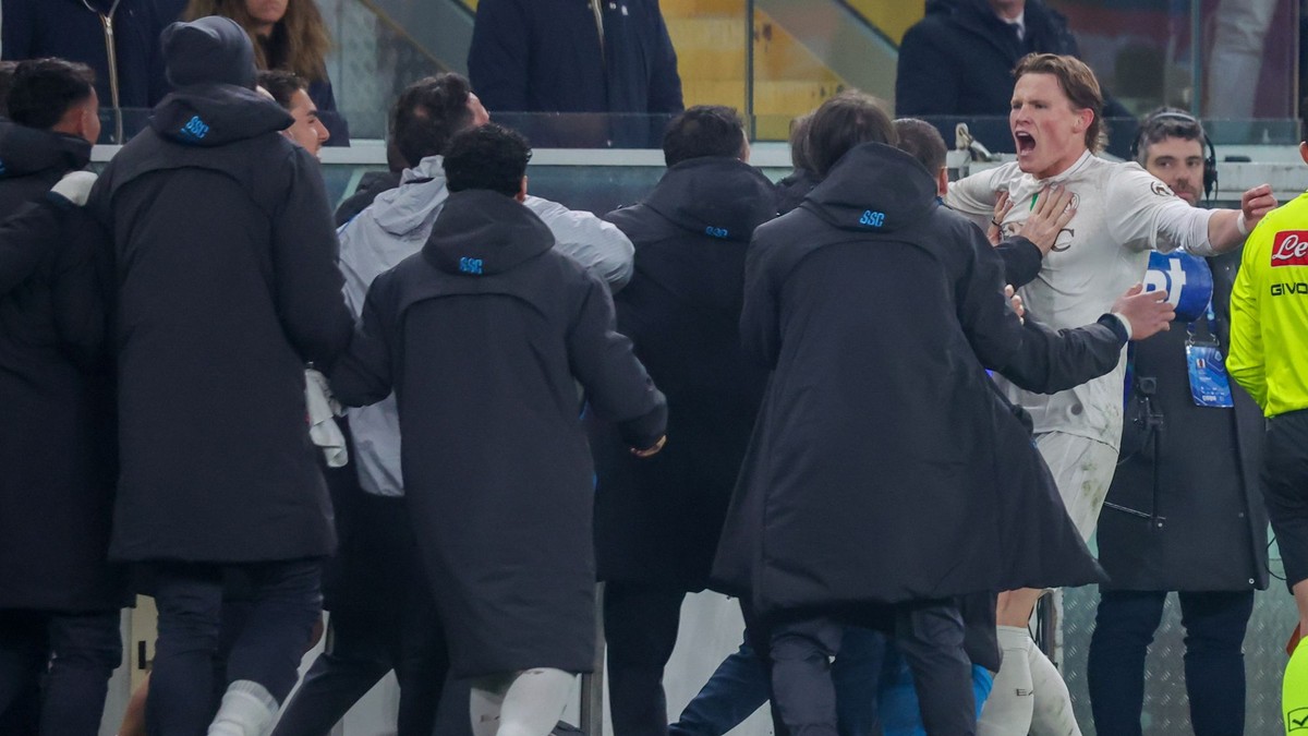 Scott McTominay oslavuje gól.