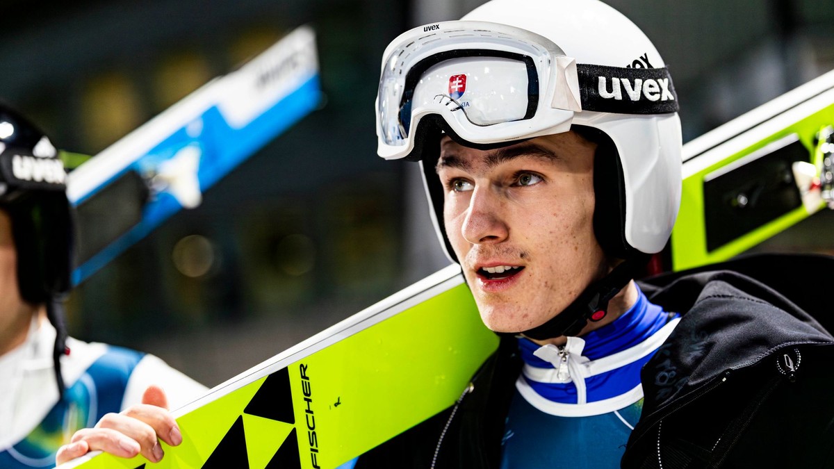 Na snímke slovenský skokan na lyžiach Hektor Kapustík.